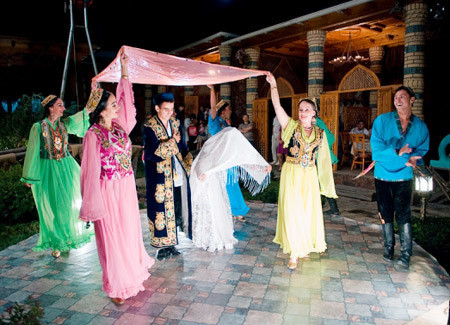 Traditions of Uzbekistan. Wedding in Uzbekistan | Novotours Silk Road ...